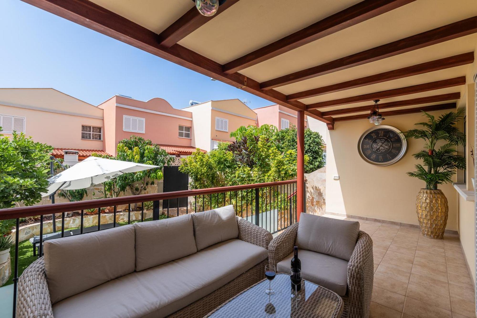 Comfortable 4-Bedroom Villa With Private Gardens Адехе Экстерьер фото